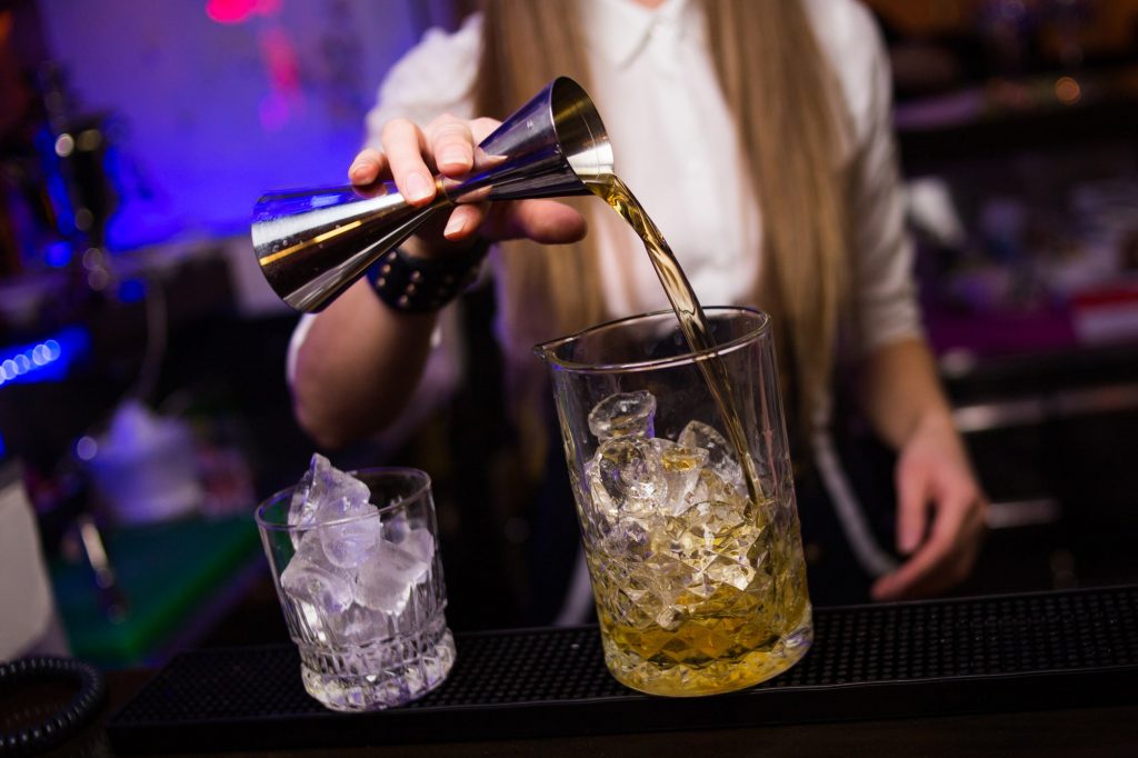 How to Become a Bartender
